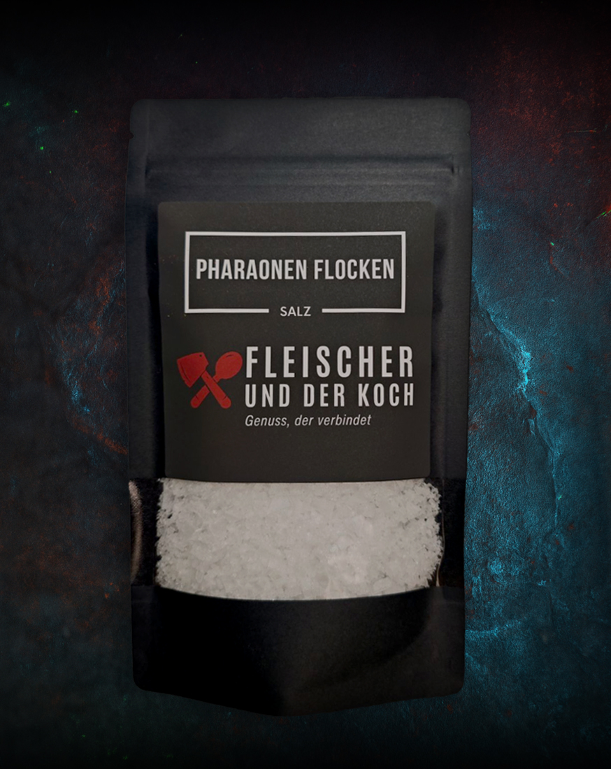 Pyramiden Salz – FuK Pharaonen-Flocken in einer Schale, neben frischem Gemüse