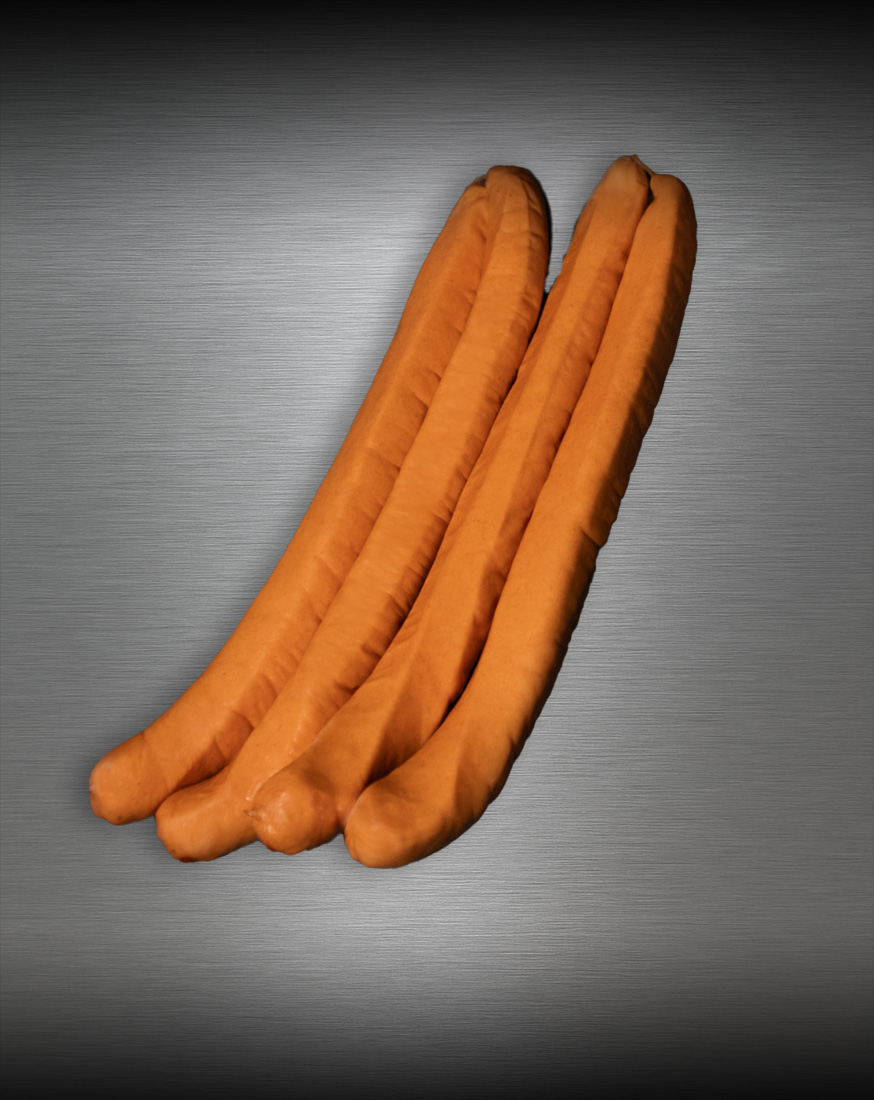 XXL Bockwurst aus Duroc im Rohzustand auf Metallplatte – ehrlich, ruhig, mit Berliner Seele.