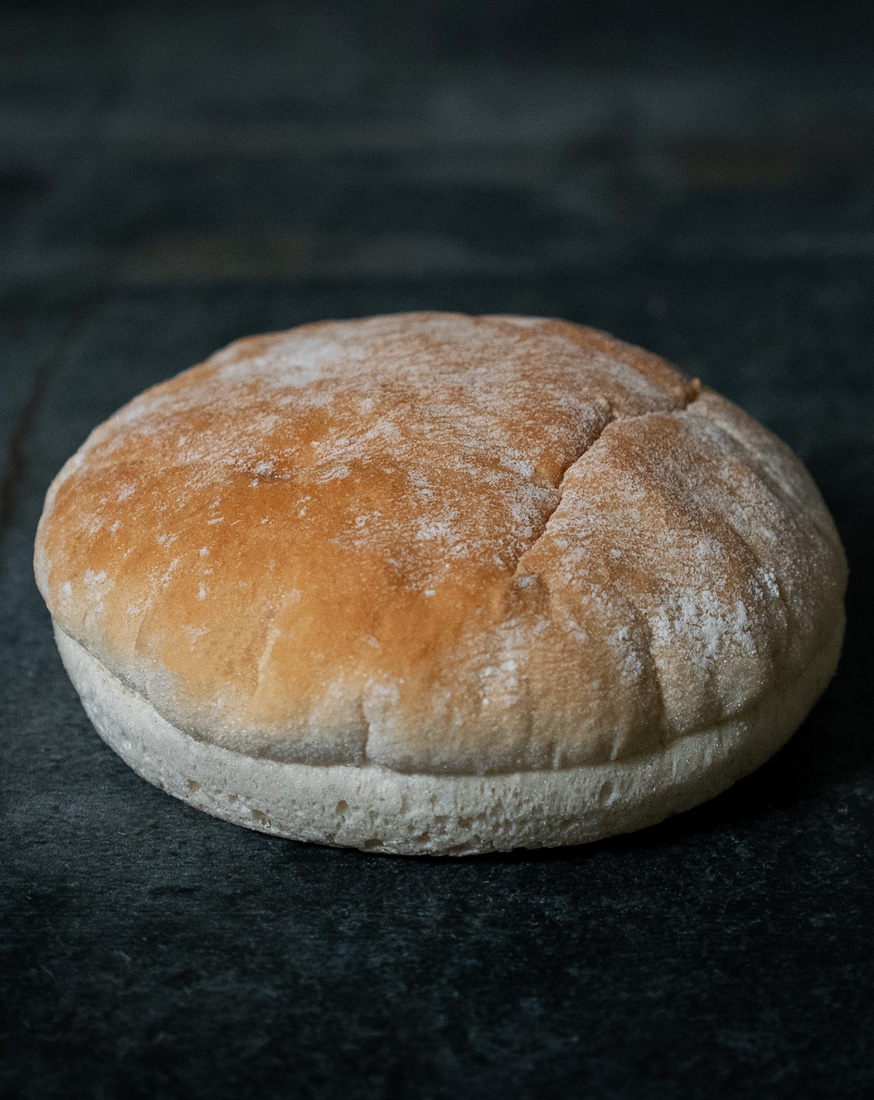 Rustikale Burger Buns KiezKruste aus Berlin, handgeformt und frisch gebacken