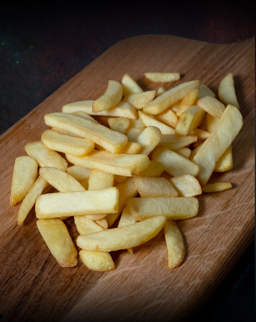 Steakhouse Pommes Serviervorschlag auf Holzbrett von Fleischer & Koch