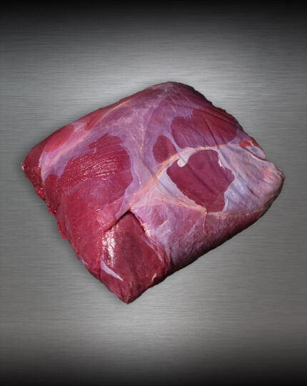 Rehkeule ohne Knochen aus Pommern, roh auf Edelstahlplatte